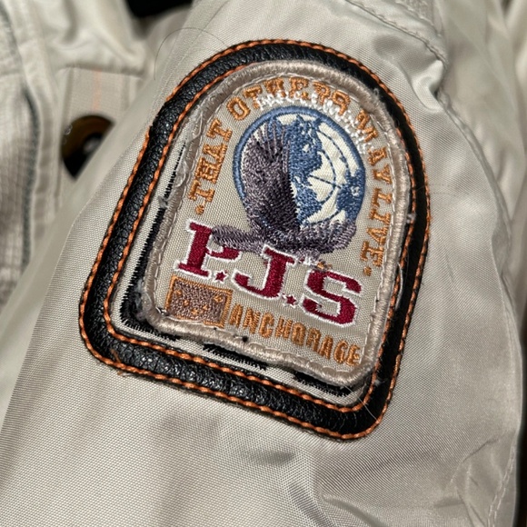 Parajumper - Picture 2 of 6